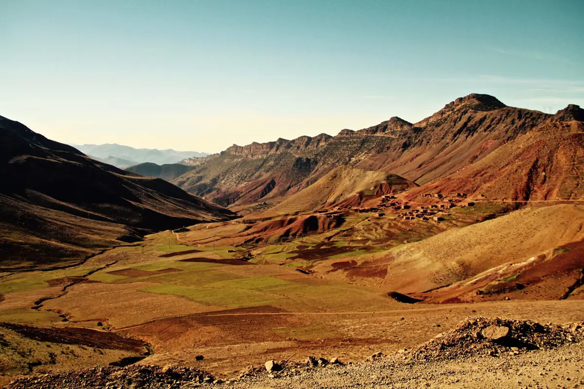 Atlas Dağları'nda Berber köyü ve yeşil vadi, Fas