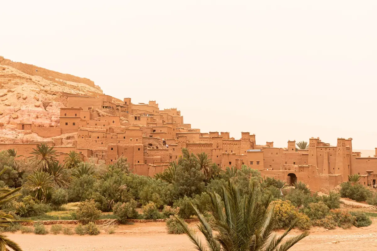 Ait Ben Haddou ksar'ı, Fas'taki tarihi adobe kasabası ve palmiye bahçeleri