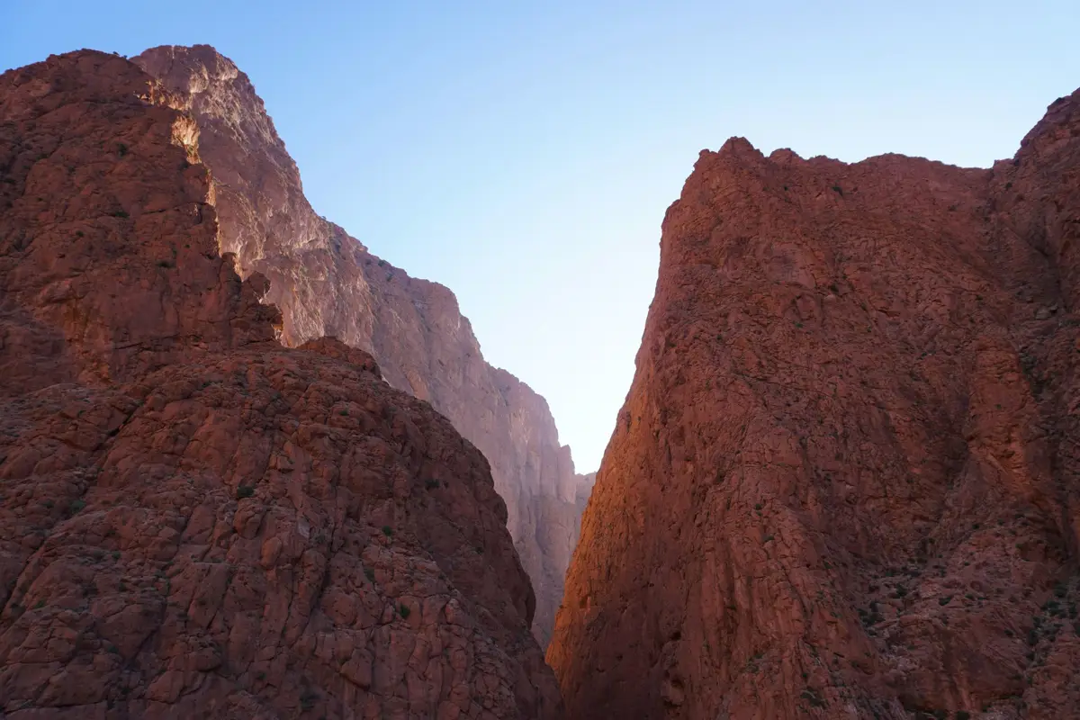 Dades Vadisi, Fas - Kırmızı kayalı dağ geçidi