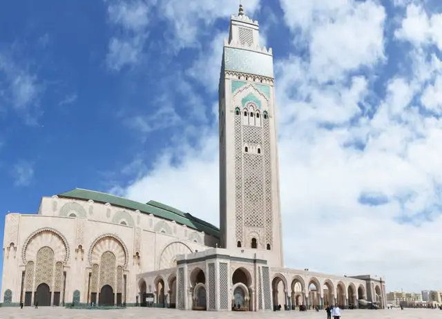 Hassan II Camii, Casablanca, Fas'ın iç avlu görünümü